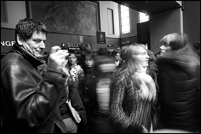 Flash Mob &agrave; Gen&egrave;ve - Freeze - Gare Cornavin 12 avril 2008